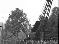 Im August 1942 musste kurzfristig ein Schnellzug über die Strecke Fröndenberg - Letmathe umgeleitet werden. Aufgrund falscher Weichenstellung fuhr der Zug auf das Sundwiger Streckengleis. Die Lok rollte in Sundwig über den Prellbock hinaus und stürzte in den Sundwiger Bach. Ein Dampfkran sorgte für die Bergung der Lok, deren Kohlevorräte offenbar in den Kellern der Anwohner verschwunden waren...