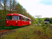 Die erste Sonderfahrt der Eisenbahnfreunde Hönnetal e.V. führte mit dem VT 95 122 der Hammer Eisenbahnfreunde ins Hönnetal, hier beim Halt in Sanssouci.