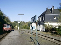Zu Filmaufnahmen gelangte 796 736 am 29.10.1991 auf die Hönnetalbahn. Auf dem Rückweg nach Siegen hielt der Schienenbus kurz in Sanssouci.